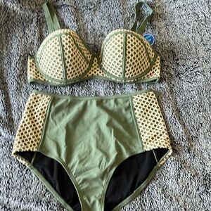 $10 Moving Sale!! New Olive Green and Cream 2 piece